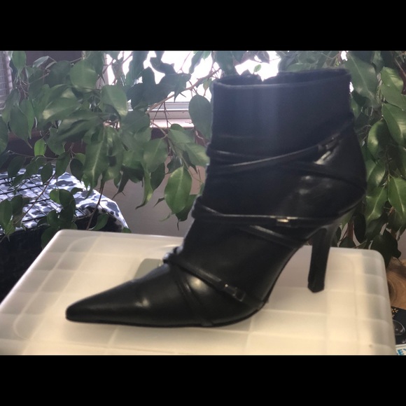 Immaculate Women’s black heeled boots - Picture 1 of 4
